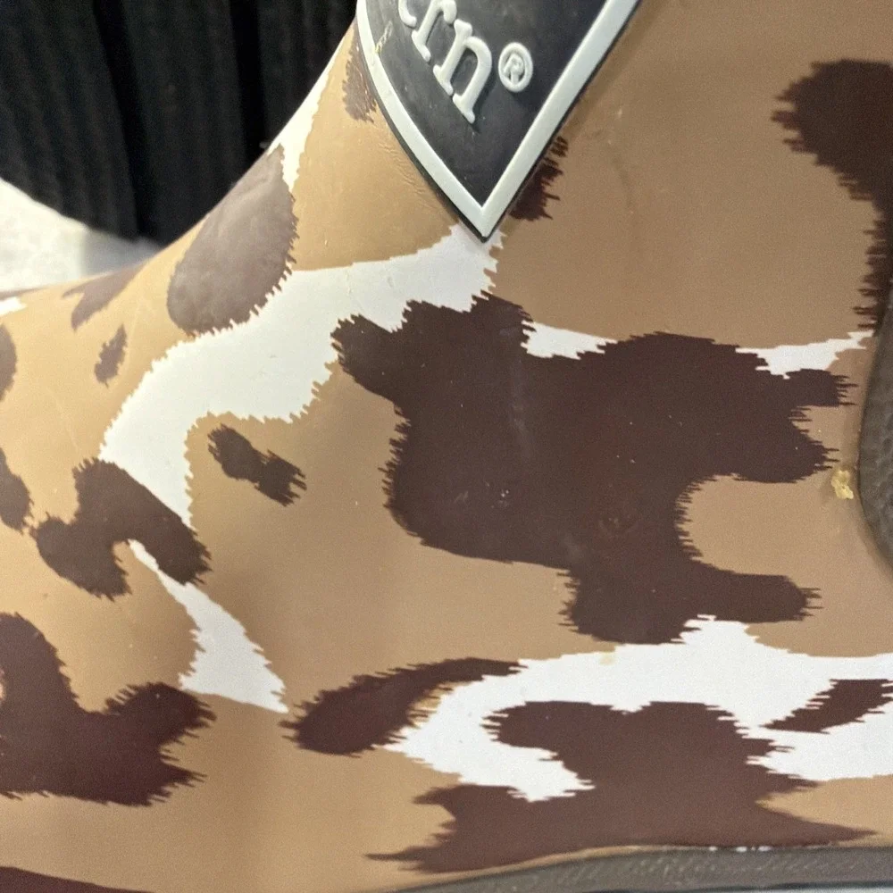Simply Southern Women's Tan Camo Print Rain Boots Size 9 Brand New